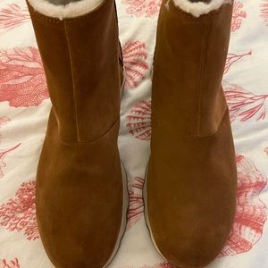 Sorel Kinetic Camel Suede Size 11 Ankle Boot. Like new. Barely worn.